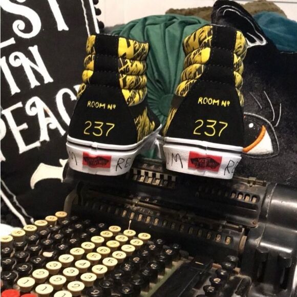 Vans Sk8-Hi House Of Terror ”The Shinning”, Shoes size W8.5 NWT - Picture 6 of 15